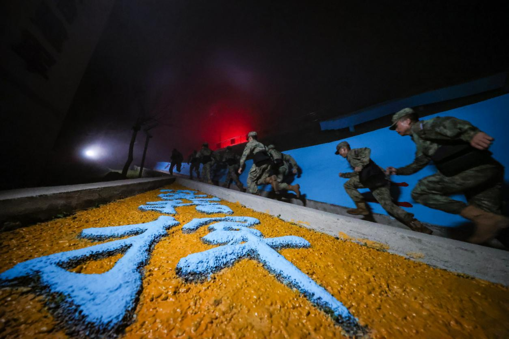 在山巔“走向深藍(lán)”——南部戰(zhàn)區(qū)海軍某觀通站練兵備戰(zhàn)記事(圖6)